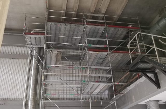 Installation and dismantling of industrial scaffolding