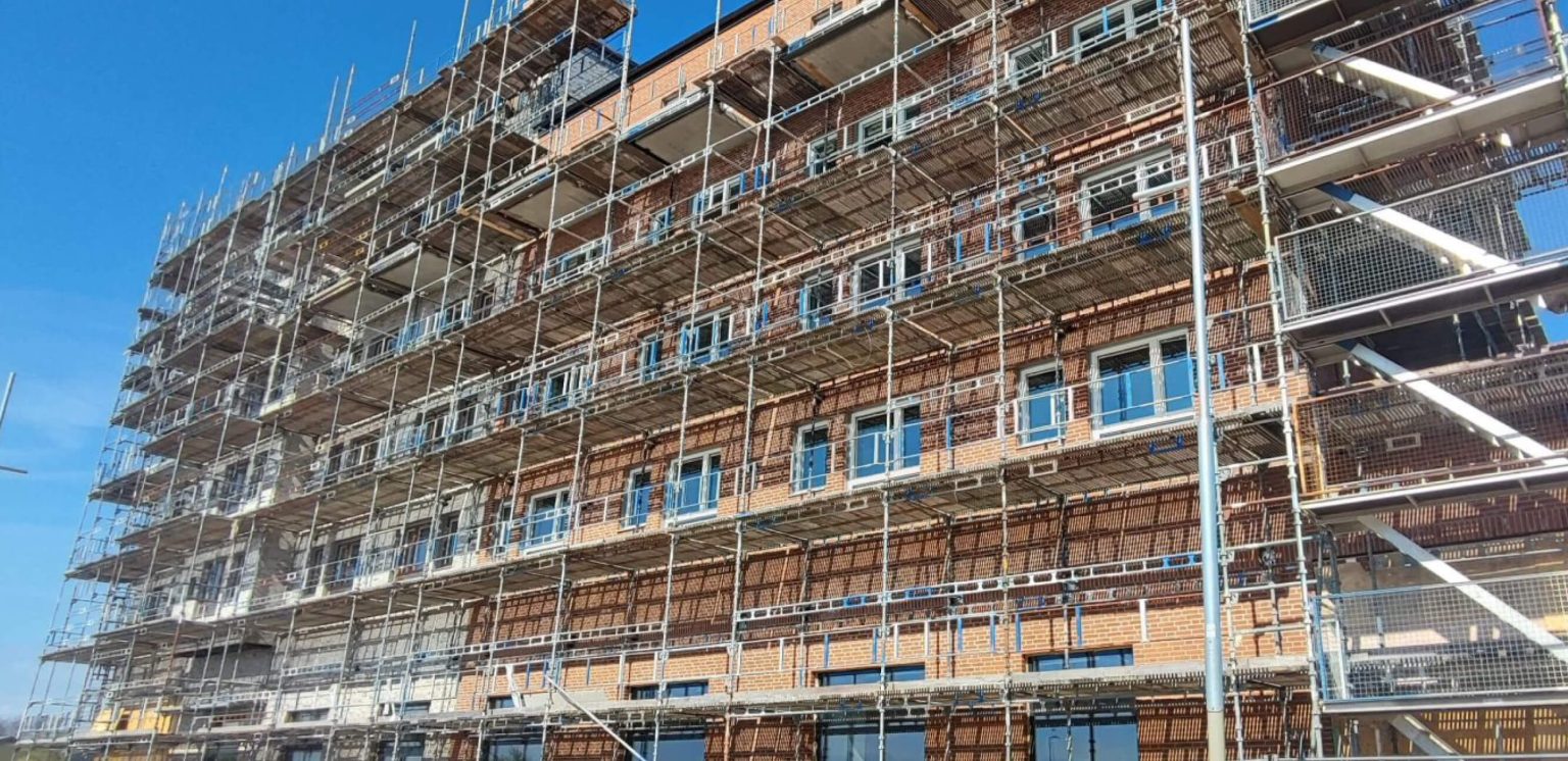 construction of scaffolding foreign